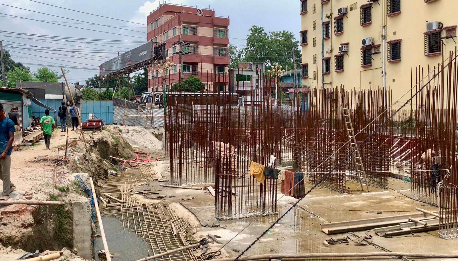 ১৬ লাখ টাকা ‘চাঁদা’ নিয়েও রাজশাহীতে বহুভবন নির্মাণে বাধা!