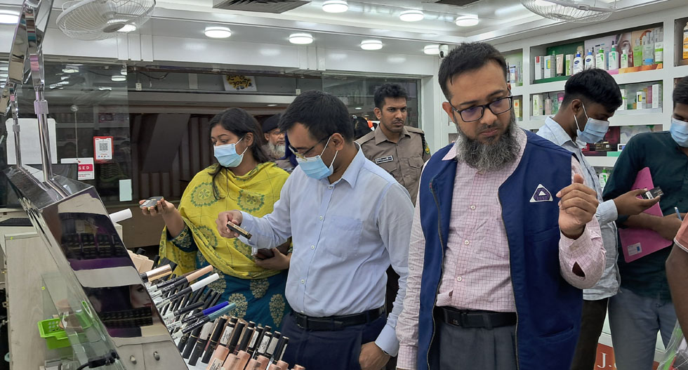 নগরীতে বিএসটিআইয়ের মোবাইল কোর্টে দুই কসমেটিকস বিক্রেতাকে জরিমানা